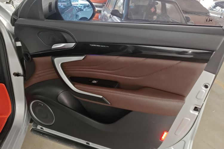 魏牌 VV7 2017款 2.0T 旗舰型中控内饰7005