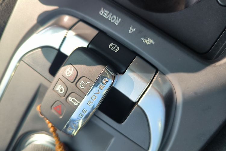 路虎 发现神行 2016款 2.0T 上市限量版中控内饰11