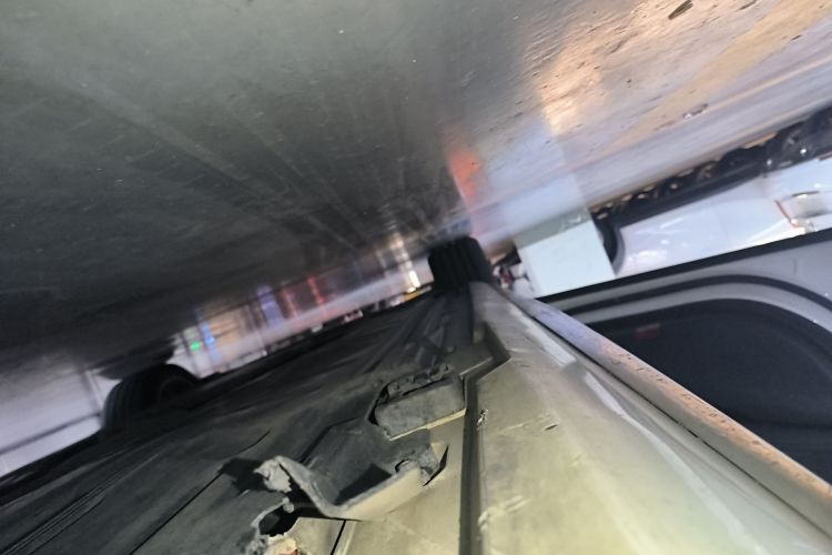 奔驰E级 2020款 E 300 L 运动时尚型局部细节9002