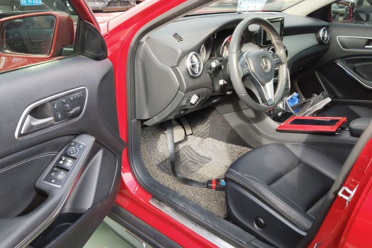 奔驰GLA 2015款 GLA 200 时尚型中控内饰20