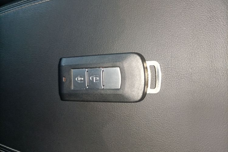 三菱 欧蓝德 2020款 2.0L 两驱畅享版 5座中控内饰7001