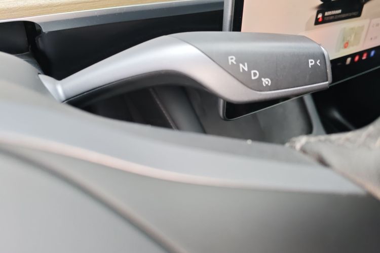 特斯拉 Model Y 2022款 后轮驱动版中控内饰18