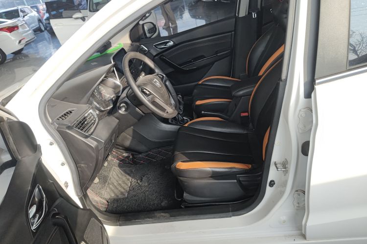 宝骏310 2016款 1.2L 手动豪华型局部细节19