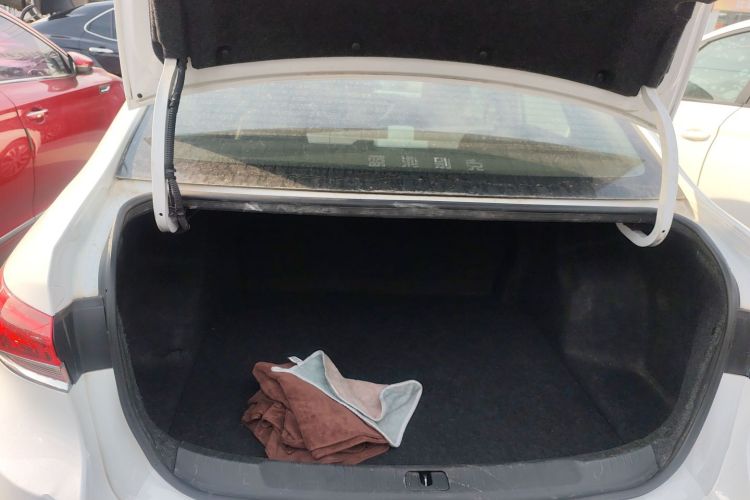 别克 英朗 2021款 改款 1.3T 自动轻混动精英型机舱底盘23