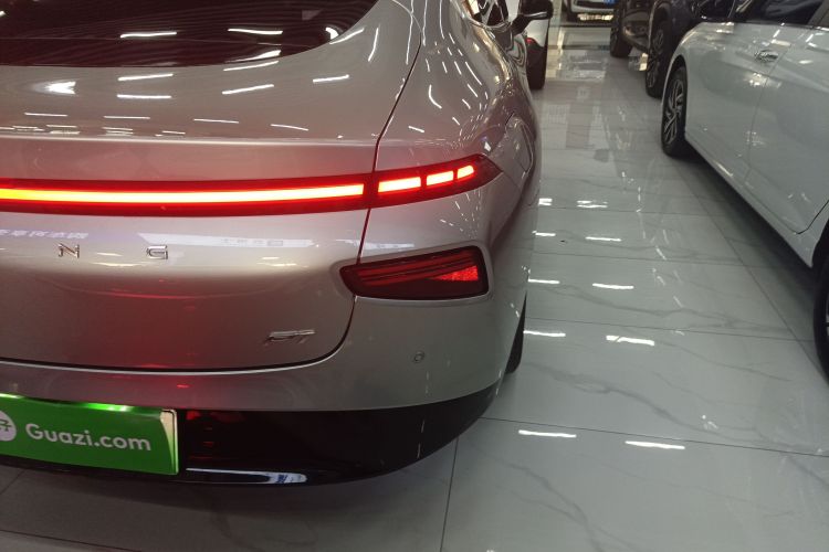 小鹏P7 2021款 480N车身外观9