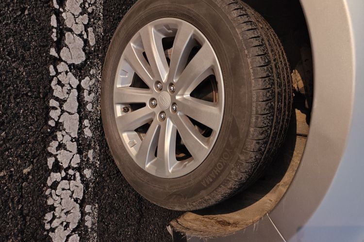 斯巴鲁 森林人 2011款 2.5XS 自动豪华版车身外观10