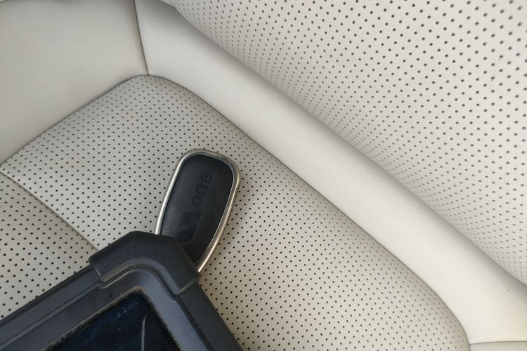 理想汽车 理想ONE 2020款 增程6座版中控内饰11