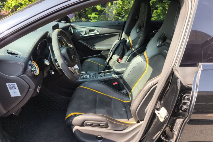 奔驰CLA AMG 2017款 AMG CLA 45 4MATIC 暗夜雷霆限量版中控内饰19