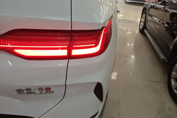 比亚迪 宋PLUS新能源 2023款 冠军版 EV 605KM 旗舰PLUS车身外观9