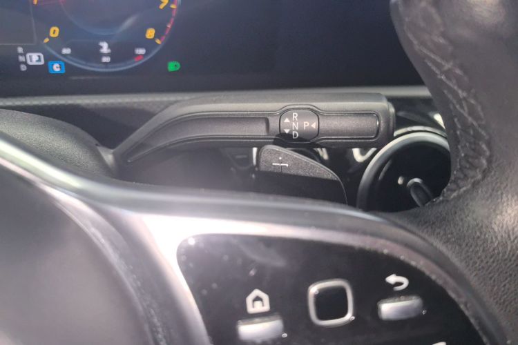 奔驰A级 2020款 改款 A 180 L 运动轿车特殊配置中控内饰18