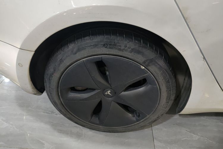 特斯拉 Model 3 2019款 标准续航后驱升级版车身外观6008