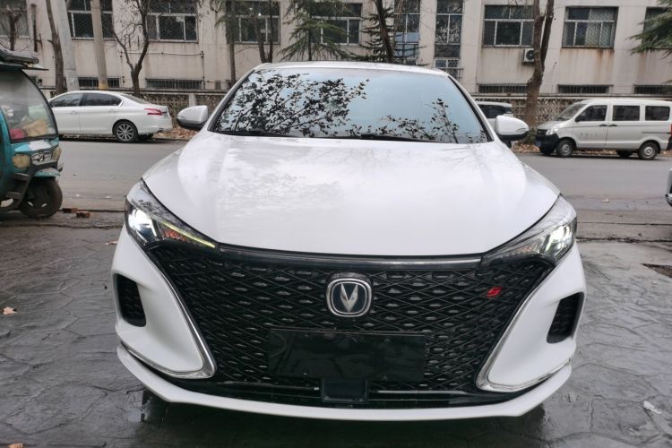 长安 逸动 2020款 PLUS 蓝鲸NE 1.4T GDI DCT尊贵型车身外观2