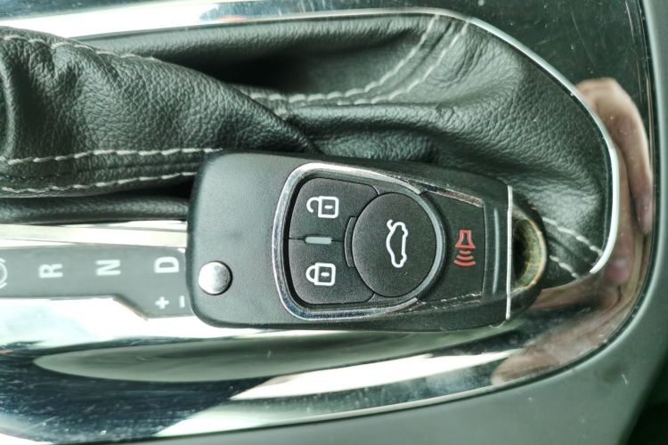 别克 君威 2015款 1.6T 领先技术型中控内饰11