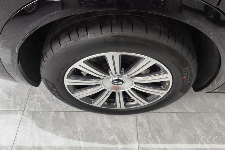 鸿蒙智行 问界M8 2025款 增程 Max+版 53.4kWh 6座版车身外观6002