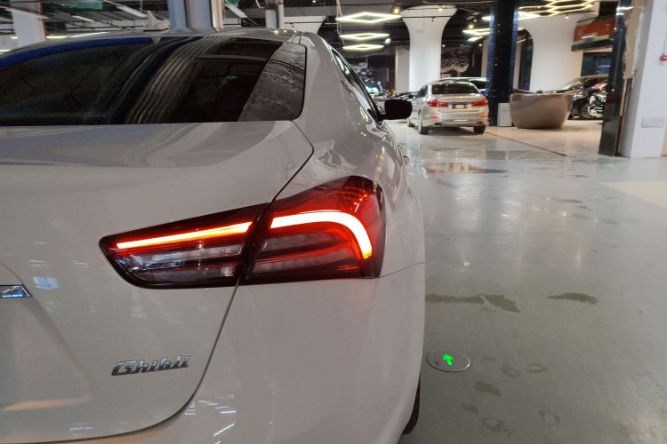 玛莎拉蒂 Ghibli 2023款 2.0T GT车身外观9