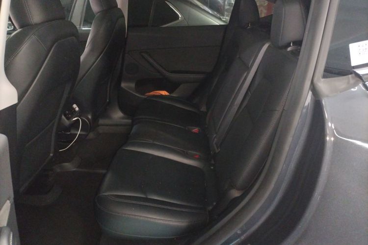 特斯拉 Model Y 2022款 改款 后轮驱动版中控内饰7004