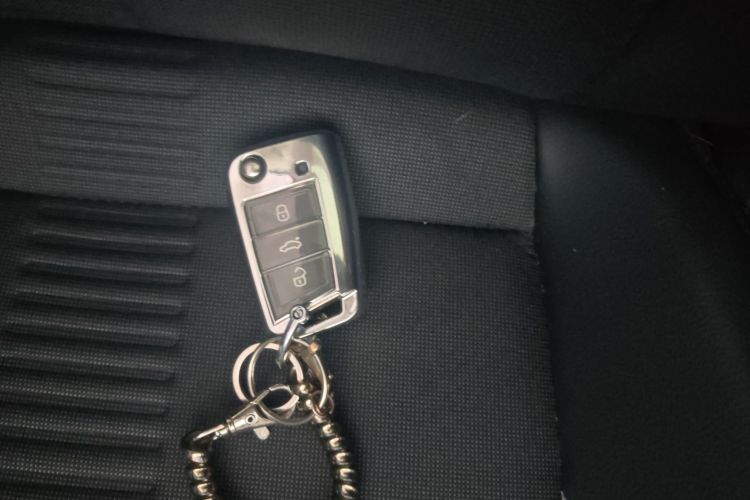 大众 Polo 2023款  Plus 1.5L 自动炫彩科技版中控内饰7001