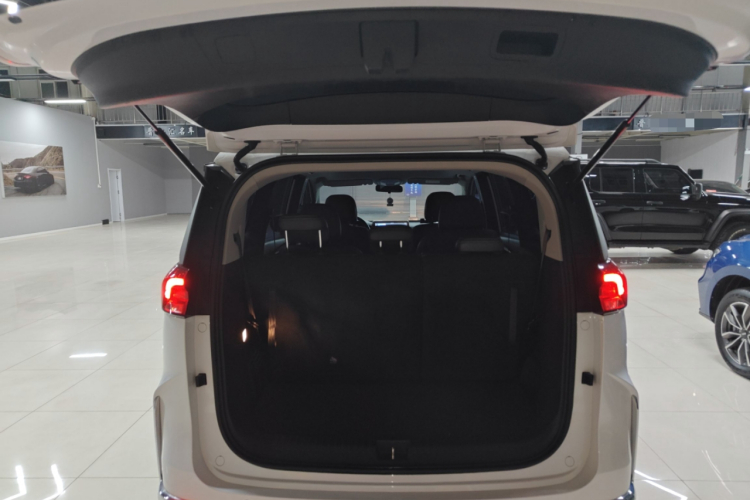 上汽大通MAXUS 大通G50 2023款 PLUS 1.5T 自动适航版机舱底盘23