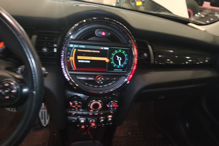 MINI 2018款 1.5T COOPER 经典派中控内饰16