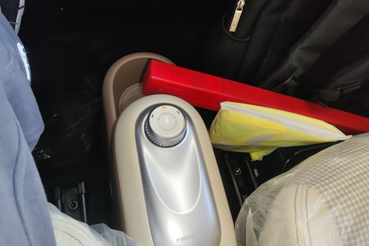 五菱汽车 宏光MINIEV 2025款 四门版 进阶款中控内饰18