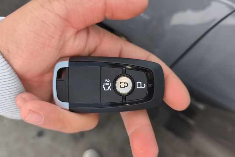 福特 蒙迪欧 2025款 2.0T EcoBoost E 混动 运动版 ST-Line中控内饰11