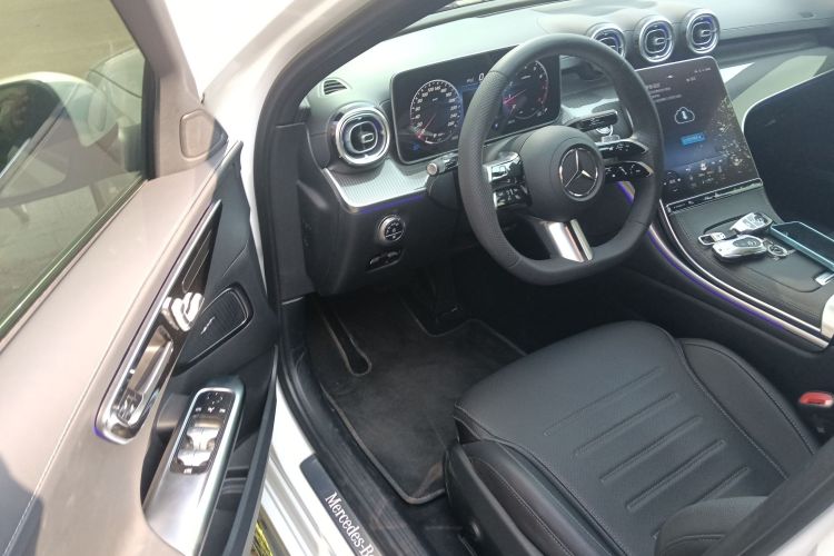 奔驰C级 2024款 改款 C 260 L 运动版中控内饰7003