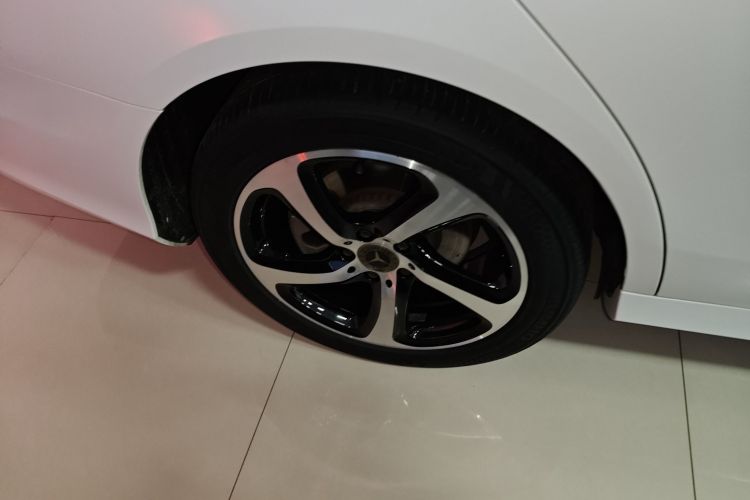 奔驰E级 2017款 改款 E 300 运动型车身外观6008