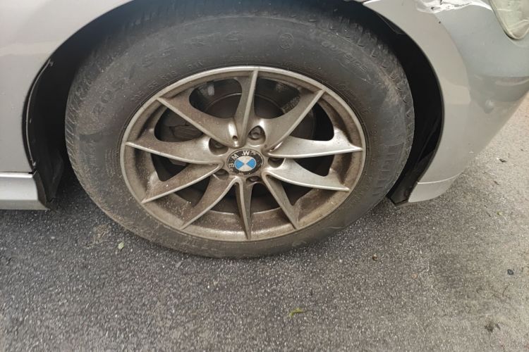 宝马3系 2011款 318i 领先型车身外观10