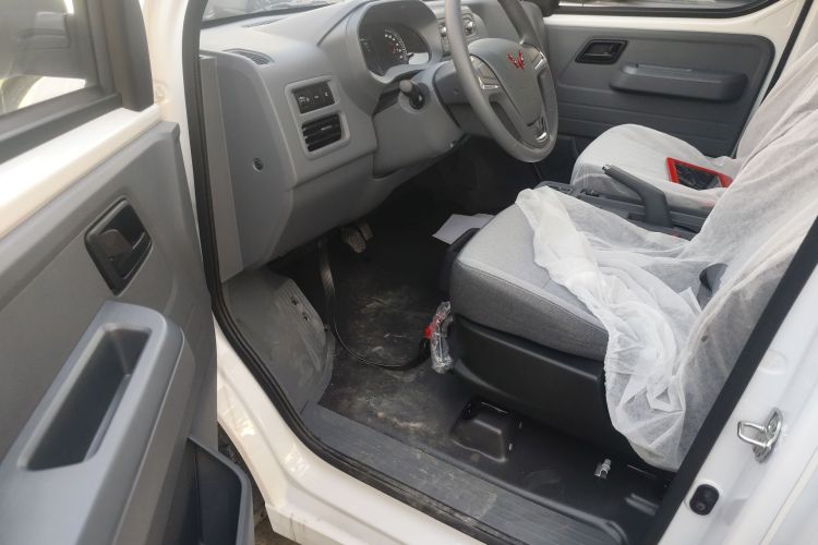 五菱汽车 五菱扬光 2024款 300KM 舒适型客车版 75kW中控内饰7003