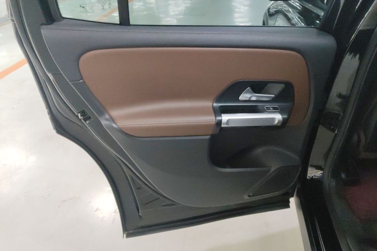 奔驰GLB 2022款 GLB 220 时尚型中控内饰7005