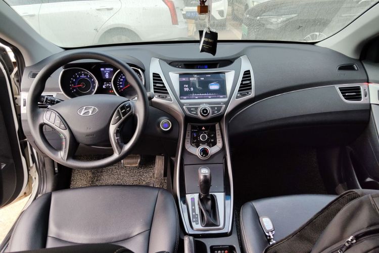 现代 朗动 2016款 1.6L 自动尊贵型中控内饰7002