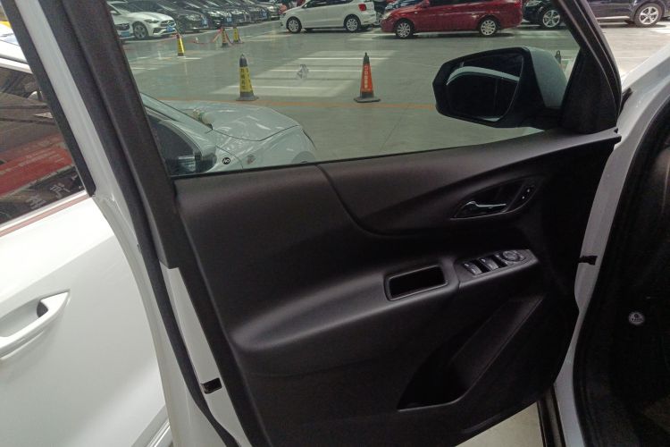 雪佛兰 探界者 2022款 535T 驰界版中控内饰7007