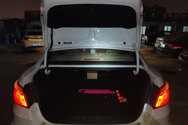 长安 逸动 2016款 1.6L 手动风尚型局部细节23