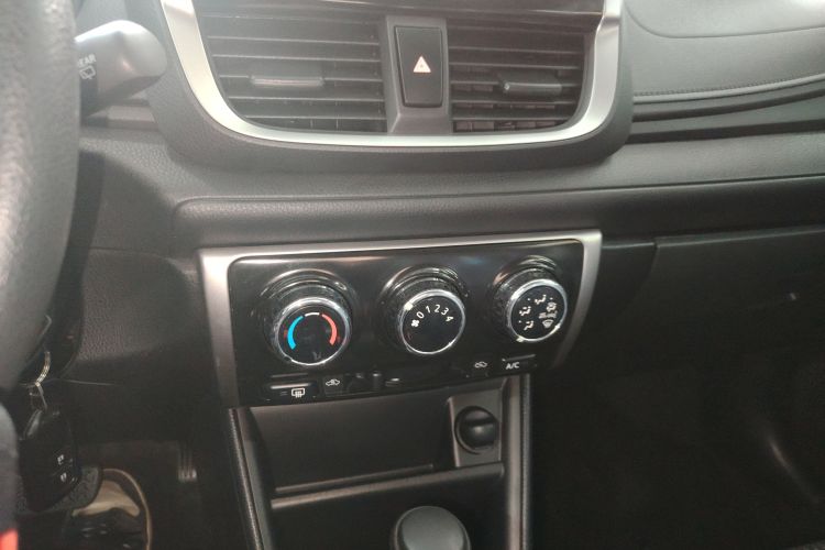 丰田 威驰FS 2017款 1.5L CVT锋驰版中控内饰16