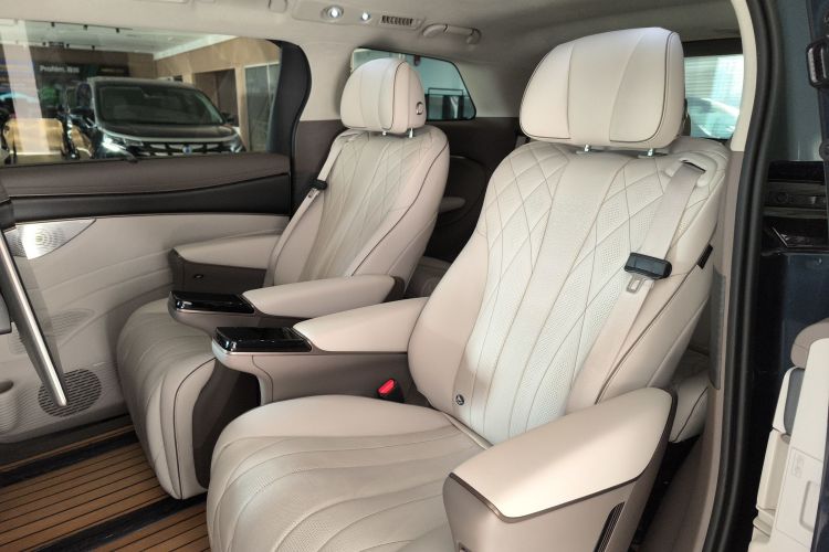 腾势D9 2022款 DM-i 970 四驱旗舰型中控内饰21