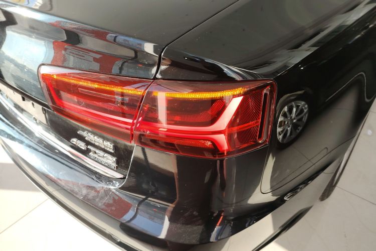 奥迪A6L 2018款 30周年年型 45 TFSI quattro 运动型车身外观9