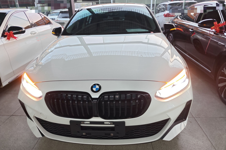 宝马1系 2023款 125i M运动曜夜版车身外观6001