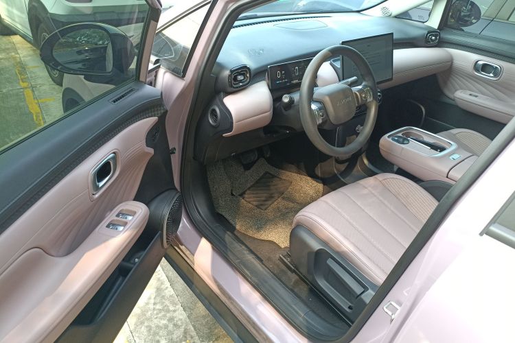 埃安 AION UT 2025款 420智享版中控内饰7003