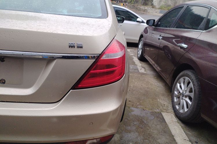 吉利汽车 帝豪 2017款 三厢百万款 1.5L CVT向上版车身外观9