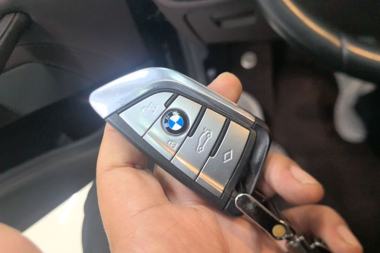 宝马5系 2022款 改款二 525Li M运动套装中控内饰11