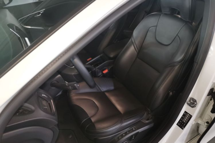 沃尔沃V40 2018款 T3 智雅版局部细节19