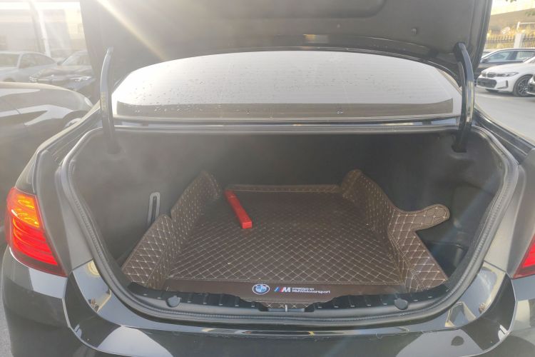 宝马5系 2017款 525Li 领先型机舱底盘23