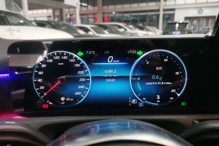 奔驰A级 2022款 改款 A 200 L 运动轿车时尚型中控内饰14