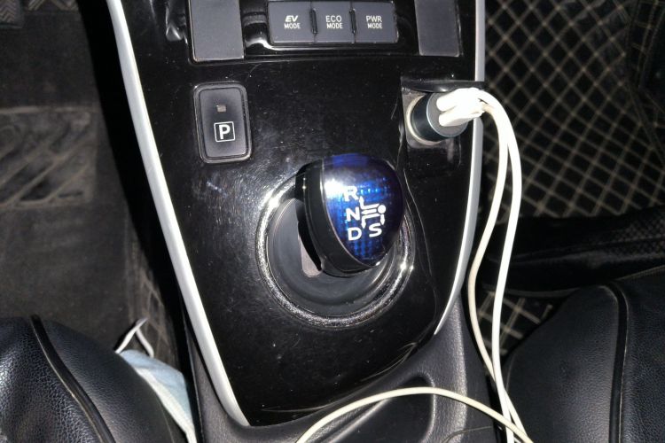 丰田 雷凌 2017款 改款双擎 1.8H GS E-CVT精英天窗版 国V中控内饰18