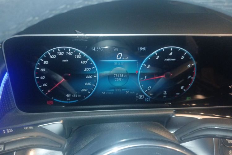 奔驰GLB 2020款 改款 GLB 200 动感型中控内饰14