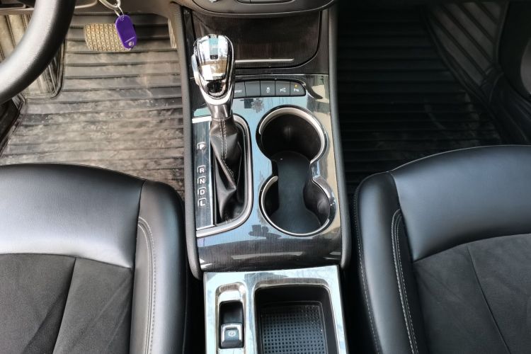 别克 威朗 2015款 三厢 20T 双离合精英型中控内饰18