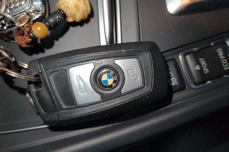 宝马3系 2016款 320i 时尚型中控内饰7001