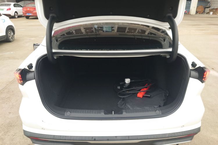 吉利银河 银河L6 2023款 125km 星舰机舱底盘23