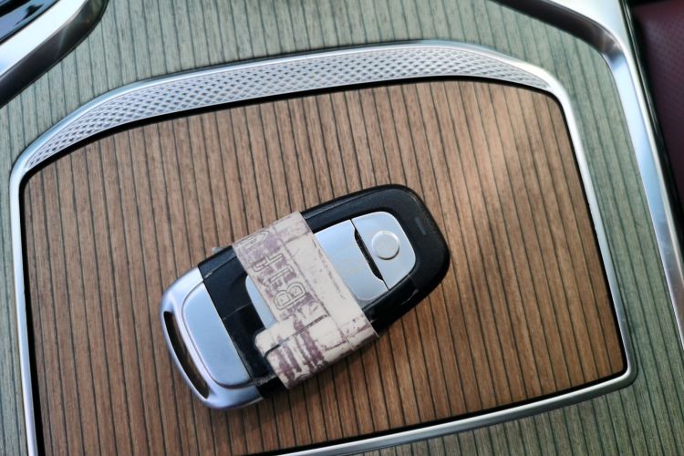 红旗E-HS9 2022款 660km 旗畅版 六座中控内饰7001