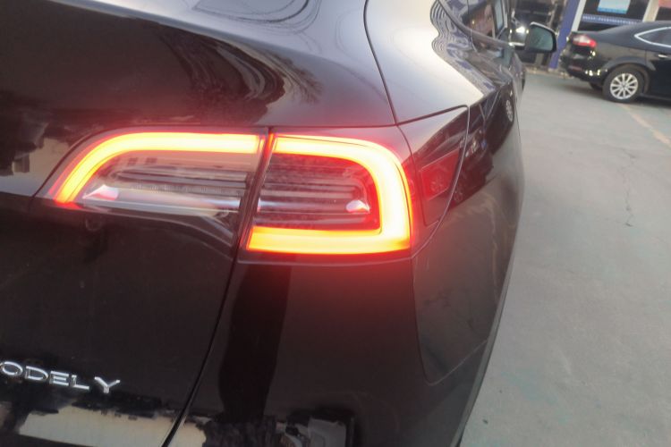 特斯拉 Model Y 2022款 长续航全轮驱动版车身外观6006